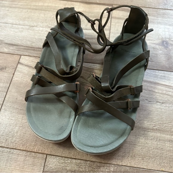 Merrell Kamari Shaw Mid Leather Strap Sandals - Picture 2 of 5